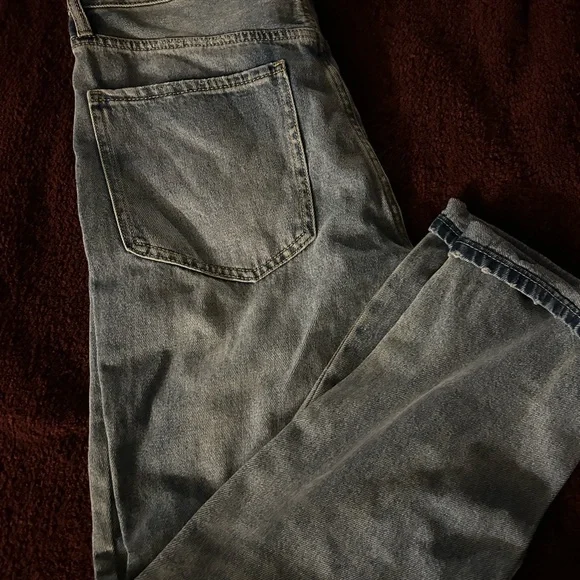 Stylish Gray Boyfriend Jeans - Picture 3 of 4